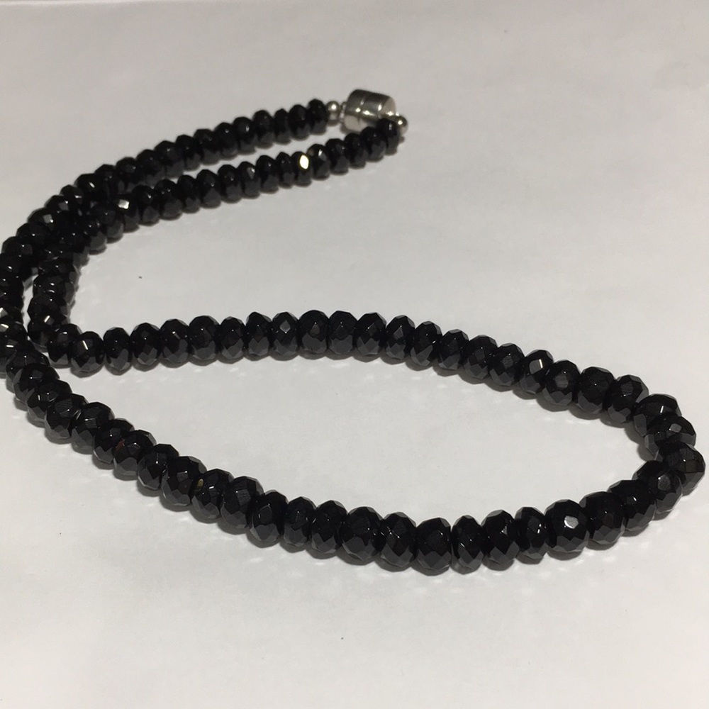 STERLING SILVER MAGNETIC LOCK BLACK SPINEL NECKLAC - Picture 7 of 8